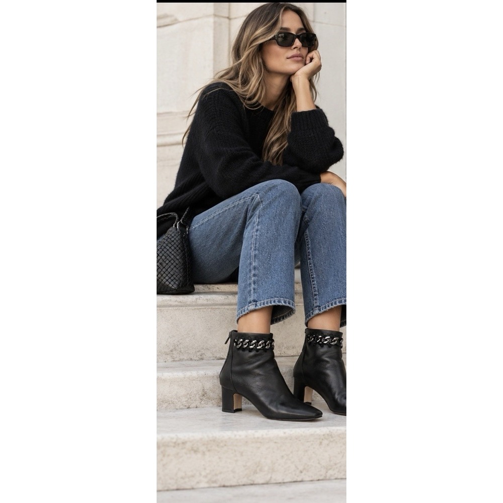 Valentino Garavani Women's Black Leather Ankle Bootie Chain Logo Zip US 9 39